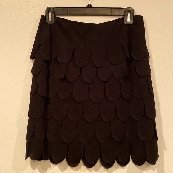 Excellent condition. JS Collections. Scalloped Back Skirt 18.5” length - Picture 1 of 5